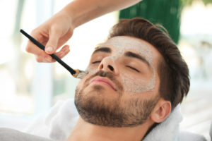 homme-masque-acne-points-noirs